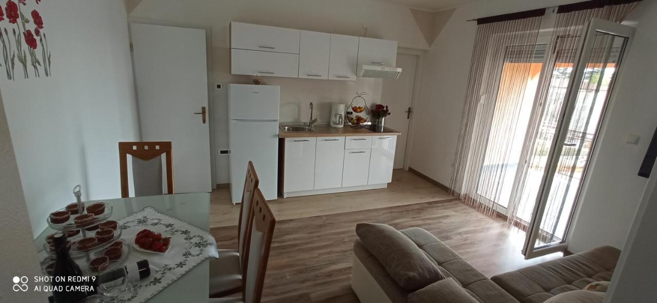 Apartments Katarina Porec Bagian luar foto